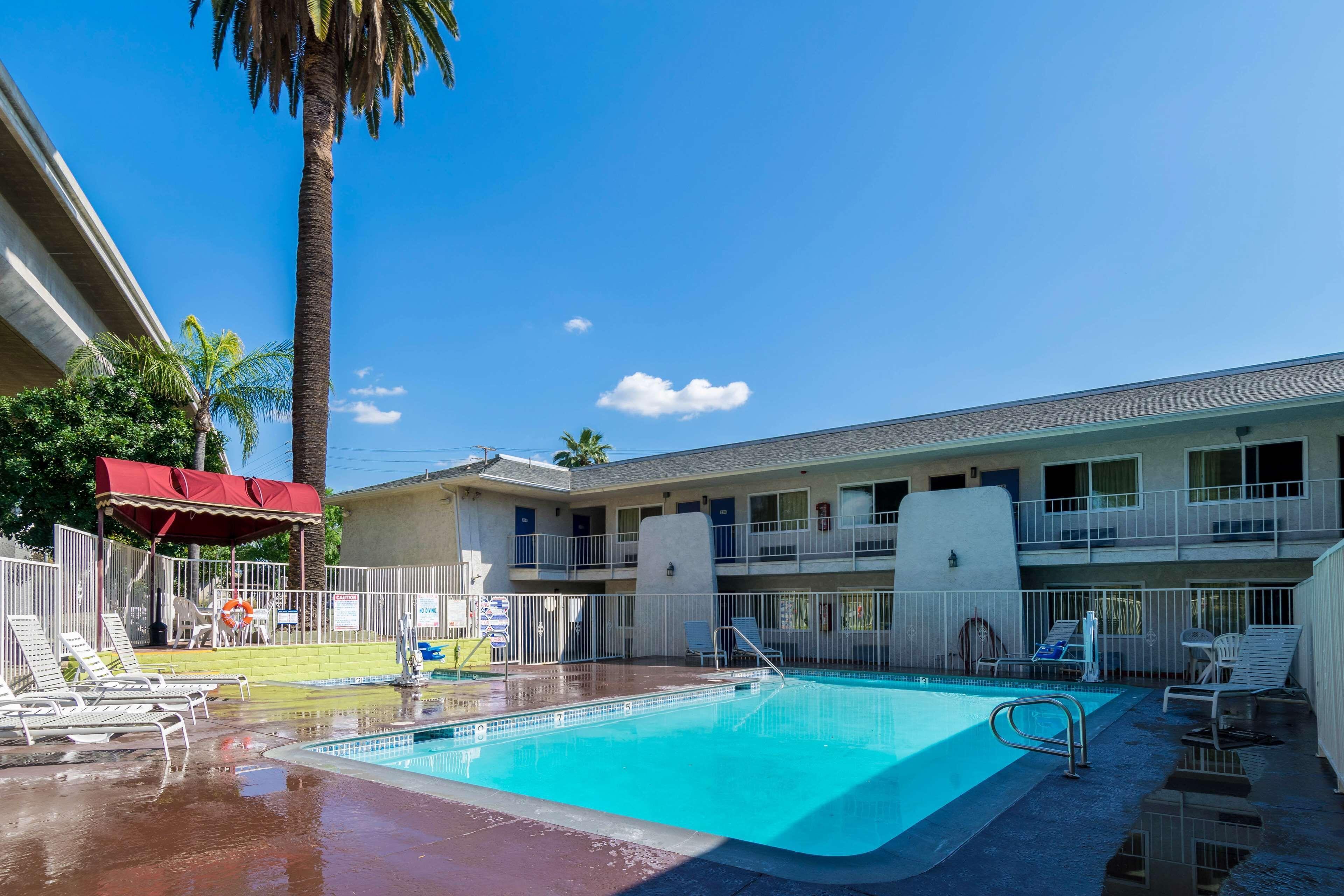 5 Smart Airport Hotels Near Inland Shopping Center to Book