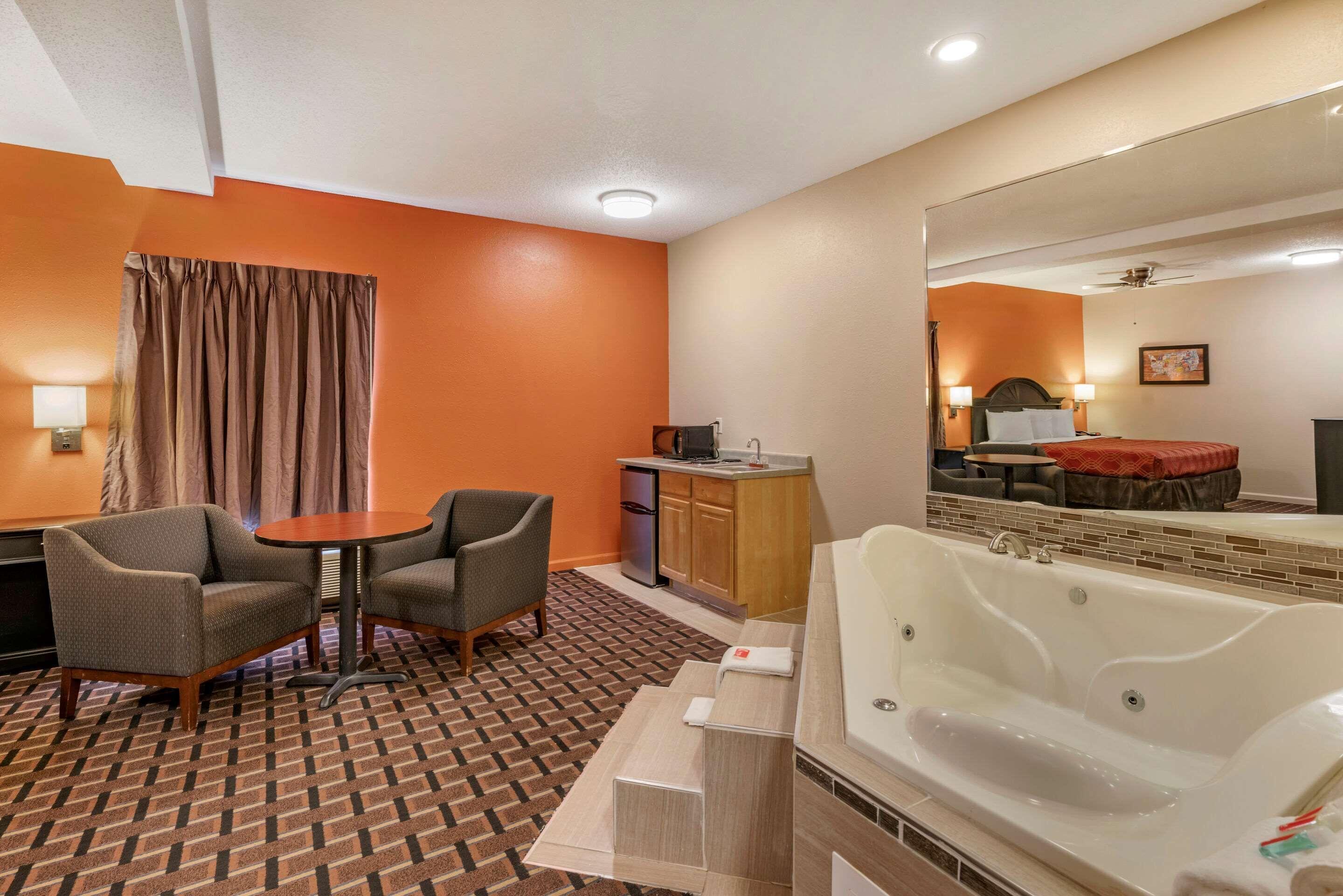 15 Econo Lodge Hotels in the Midwest That Deliver Real Value