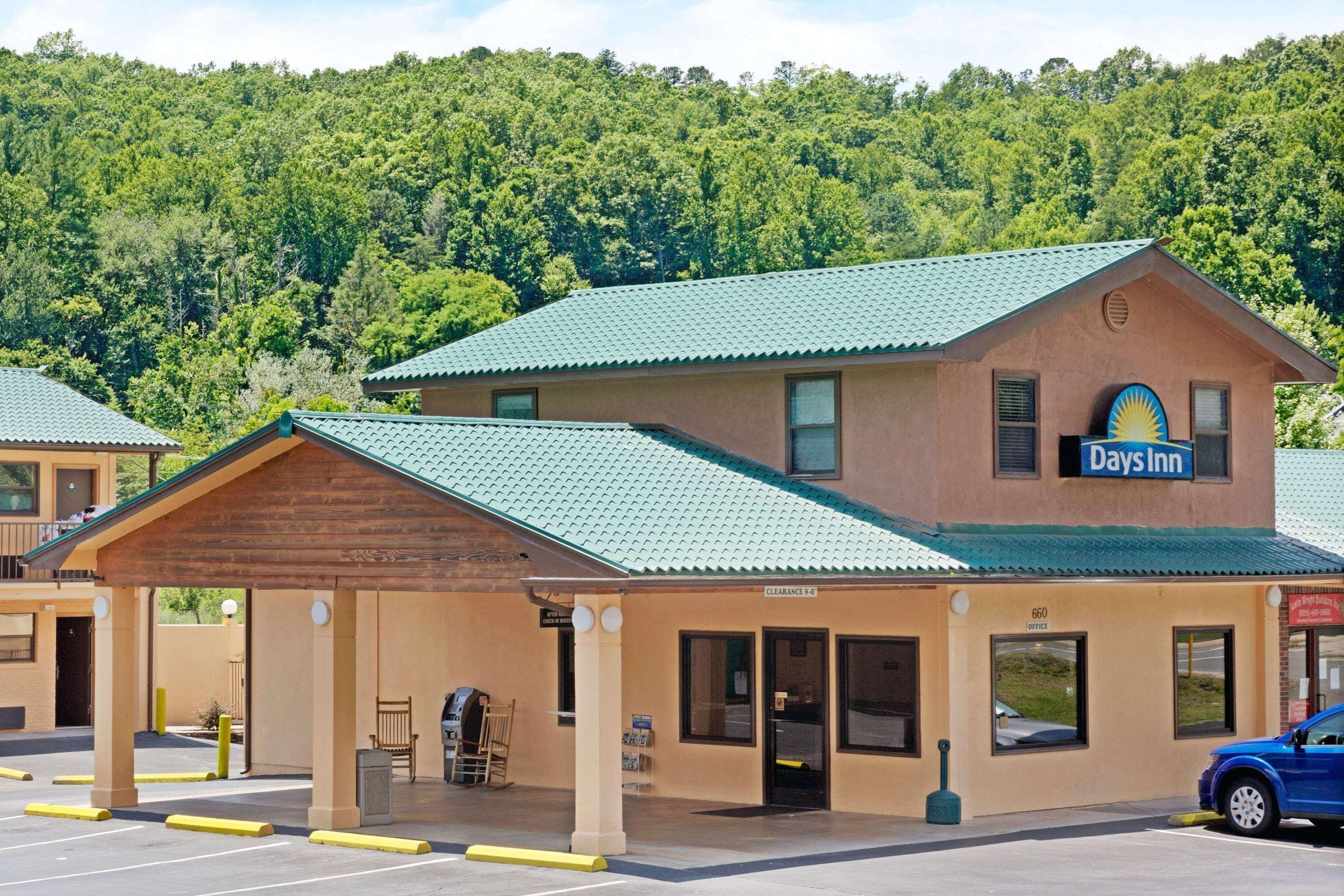 7 Budget-Smart Hotels Near Pisgah National Forest That Deliver