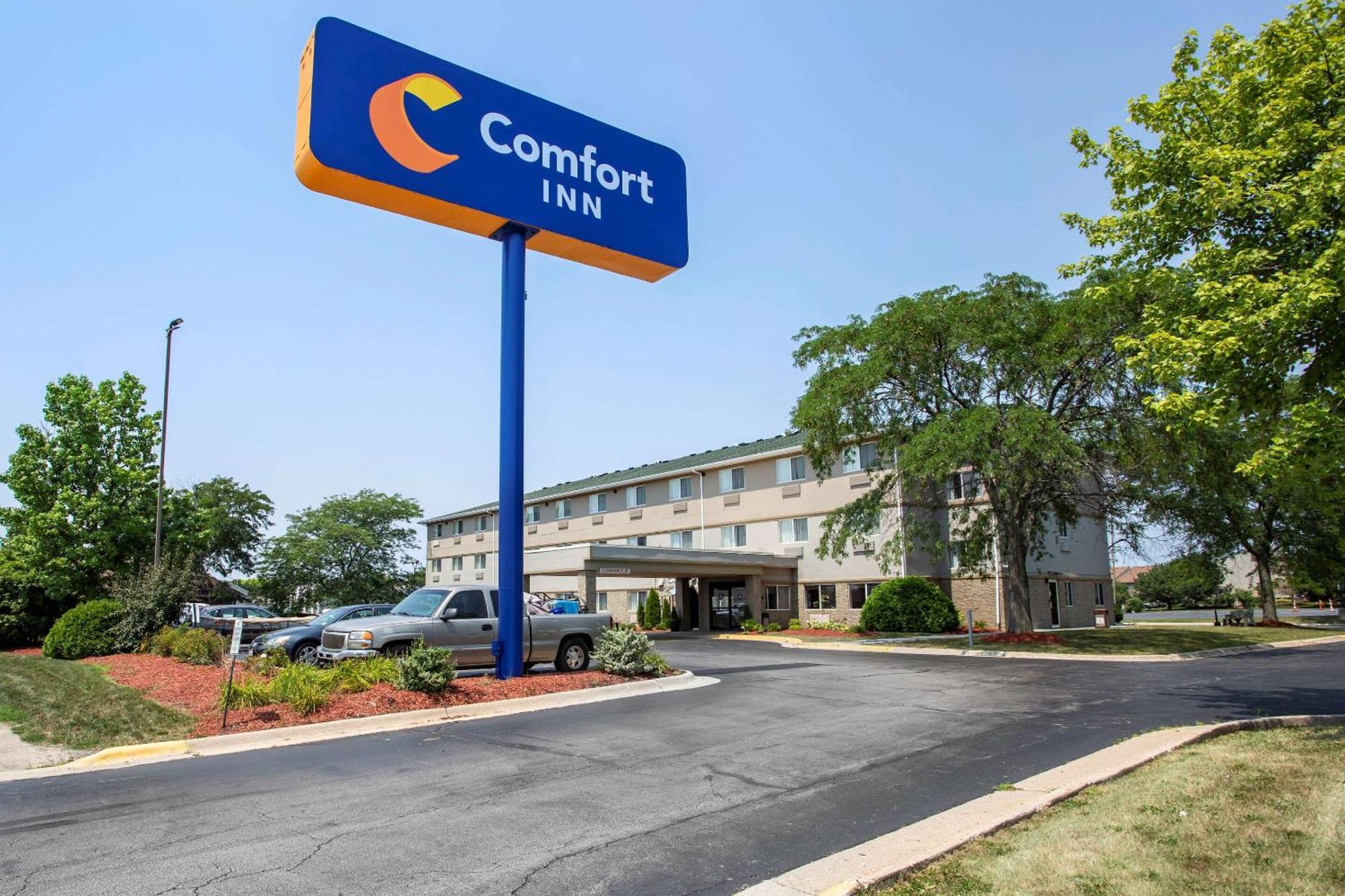 Staying Near Rockford Plaza: 4 Budget Hotels Compared