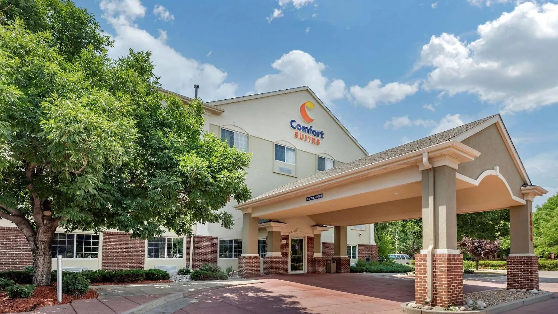 4 Budget Hotels Near Farm at Lee Martinez Park With Real Value