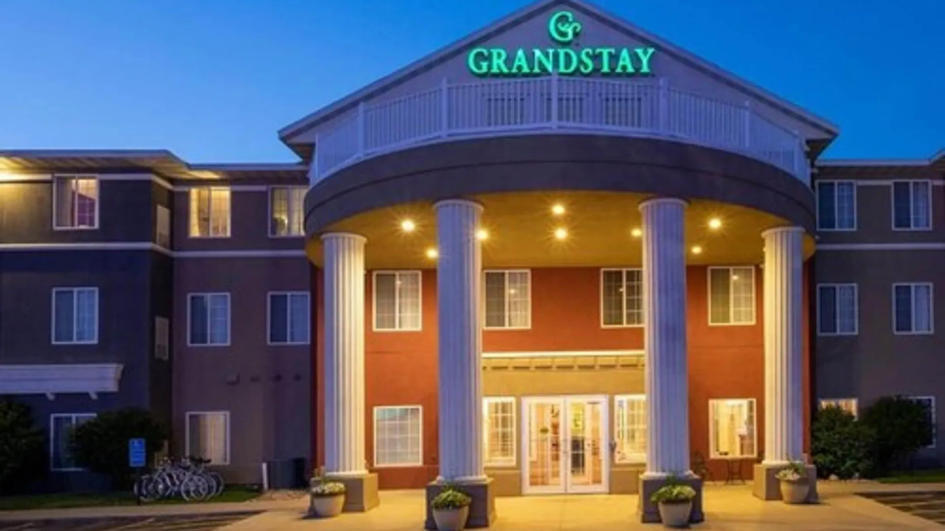Where to Stay Near Brunnier Art Museum: 6 Best 3-Star Hotels