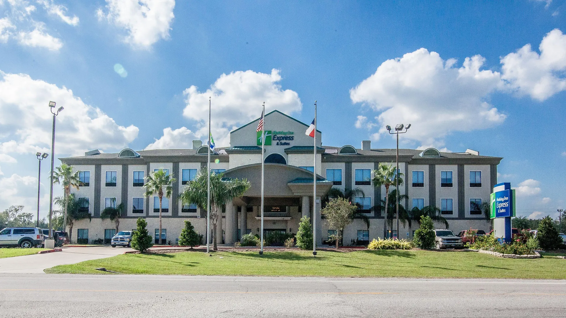 Where to Stay in North Texas Gulf Coast: 4 Best Beach Hotels