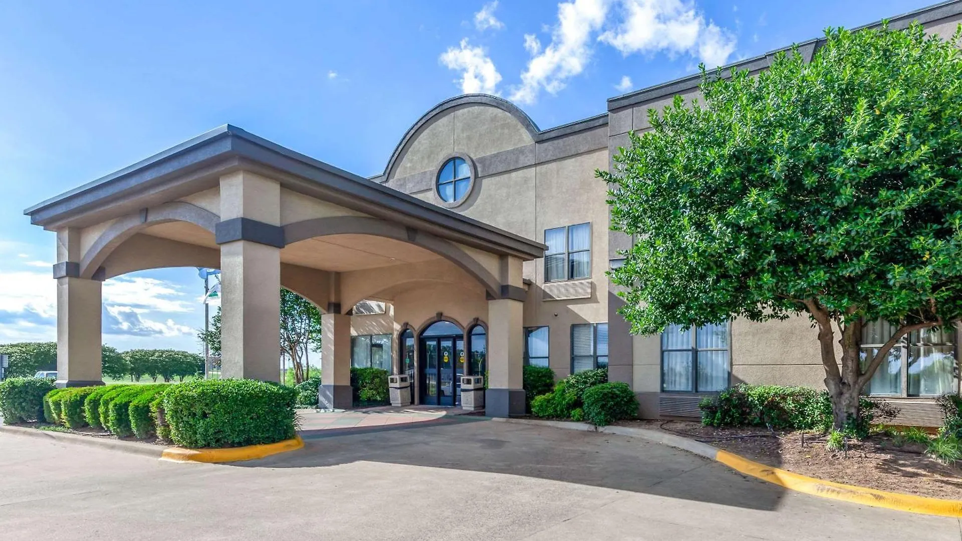Staying In Texoma: 5 Couple Hotels Compared
