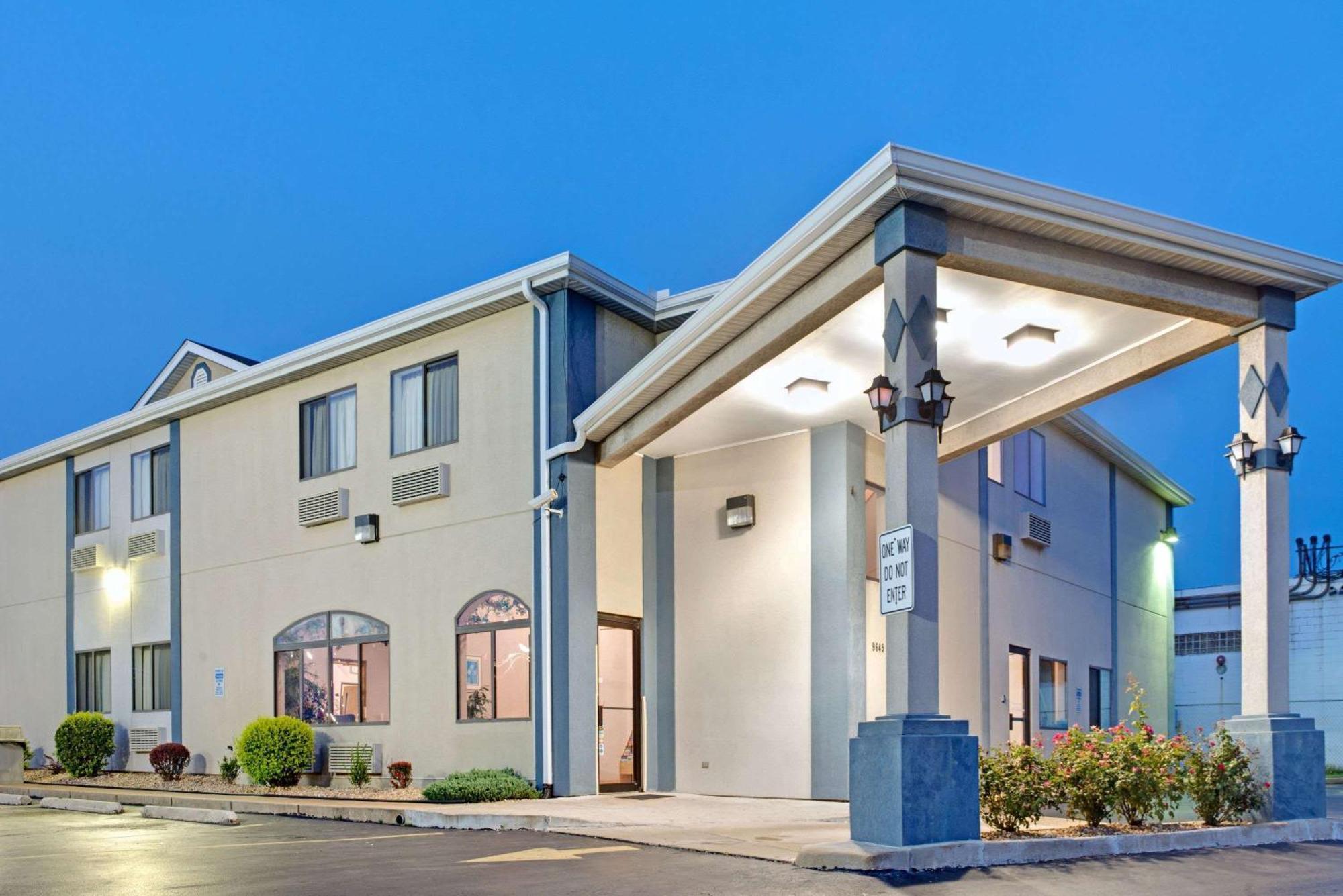 7 Smart Airport Hotels Near VFW 6211 Worth Booking