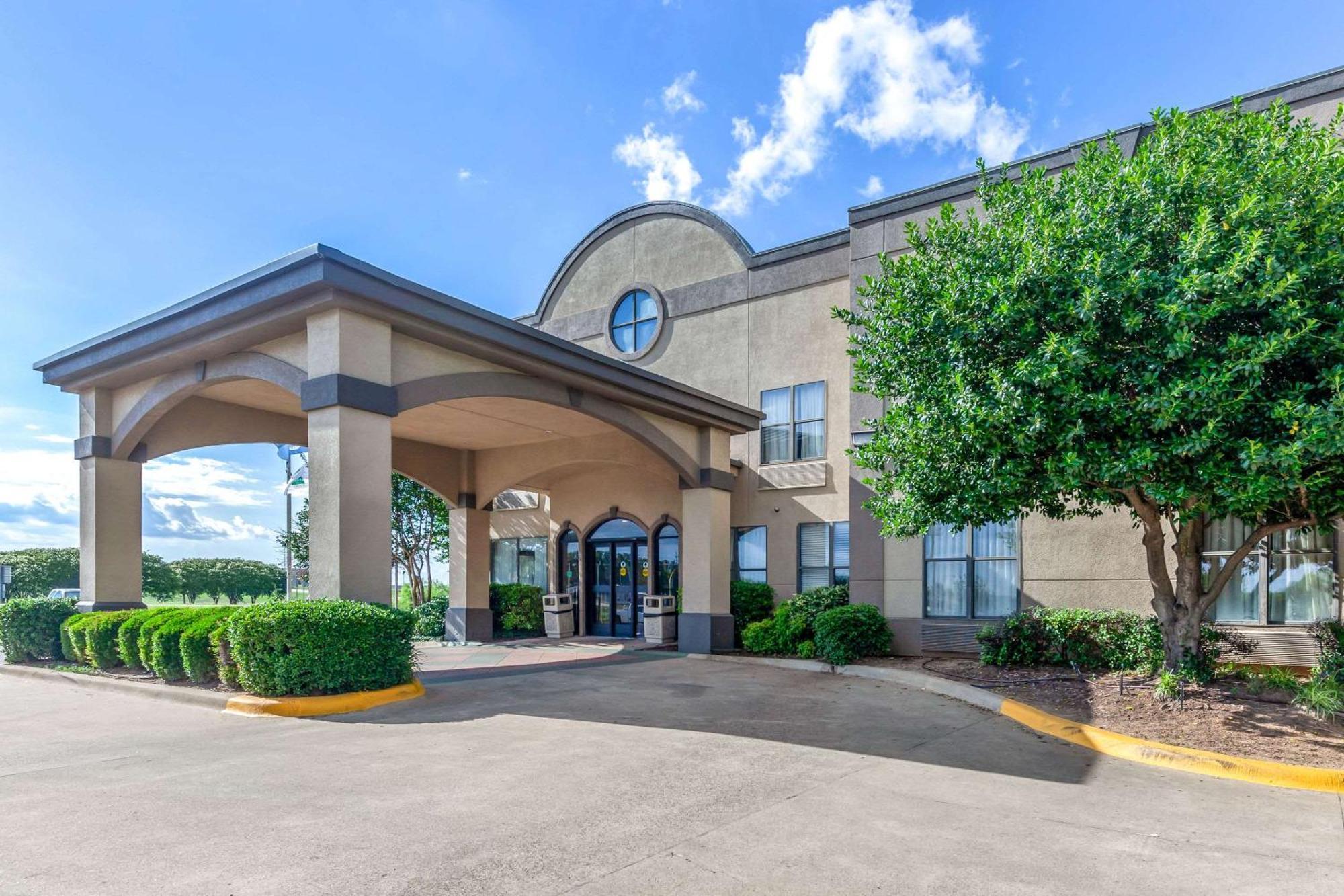 Staying In Texoma: 5 Couple Hotels Compared